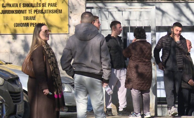 BANDA E SHPËRNDARËSVE TË KOKAINËS/ DETAJE: Policët u infiltruan si përdorues droge, në grackë ranë…