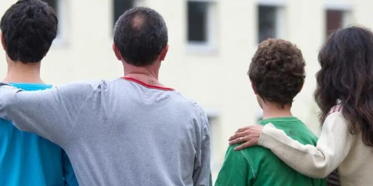 LËSHOHEN NGA GJERMANIA 100 MIJË VIZA GJATË KËTIJ VITI/ Shqiptarët tek aplikuesit kryesorë për bashkimet familjare