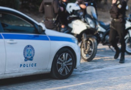 “E MBAJ PËR VETËMBROJTJE”/ Policia greke arreston nxënësin shqiptar, 14-vjeçarit iu gjet një thikë e bërë nga xhami
