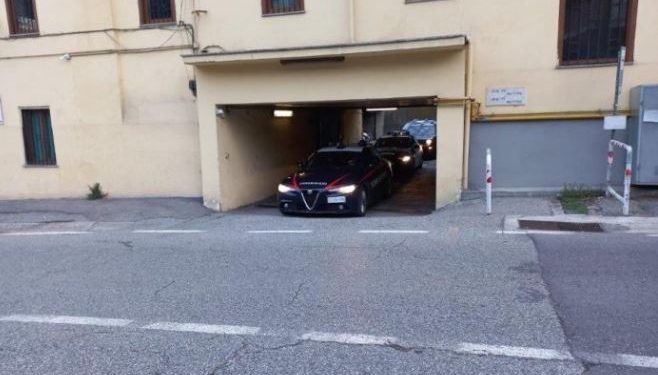 NDODH NË ITALI/ “Skifteri” shqiptar vjedh bizhuteri floriri me vlerë 5 mijë euro, banorët e zonës e bëjnë për spital