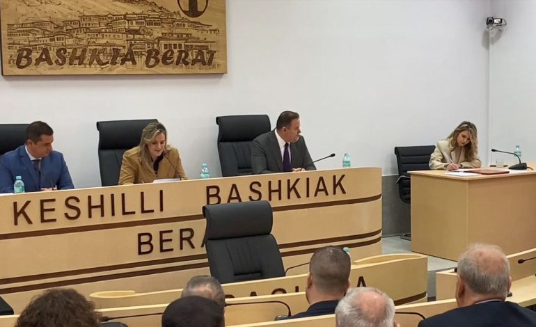 MERR ZYRTARISHT DETYRËN/ Hetohet kryetari i ri i bashkisë Berat, Ervin Ceca