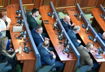 FORMIMI I QEVERISË SË RE NË KOSOË/ REL: Lëvizja Vetëvendosje do zvogëlojë ndikimin e Listës Serbe në institucionet e reja