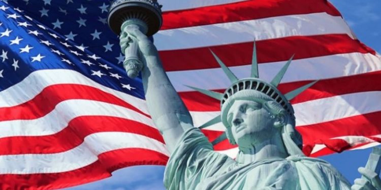 PAS SULMIT ME ARMË NË UNIVERSITETIN BROWN/ Trump pezullon skemën e lotarisë amerikane