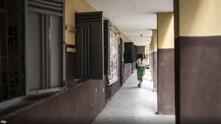 U MOËN PENG NGA BANDAT/ Lirohen 100 nxënës të rrëmbyer në Nigeri