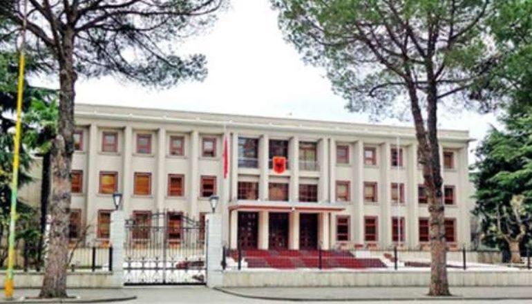DEKRETI/ Lirohet nga detyra ambasadori i Shqipërisë në NATO