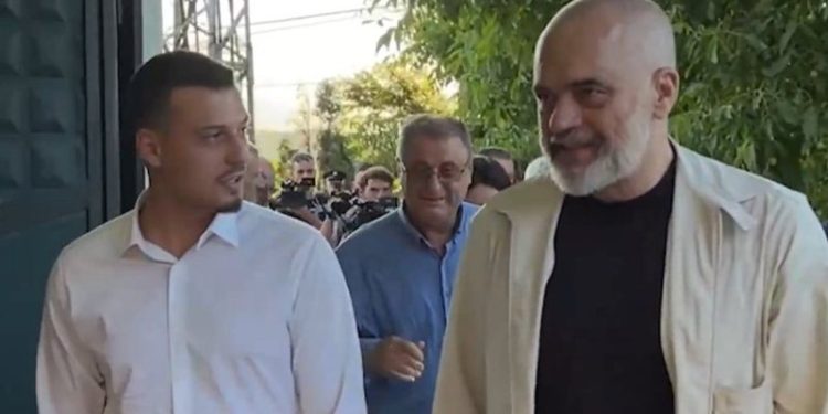“JE SHEMBULL…”/ Djali i Hashim Thaçit falenderon publikisht Ramën pasi shkoi të takonte të atin në Hagë