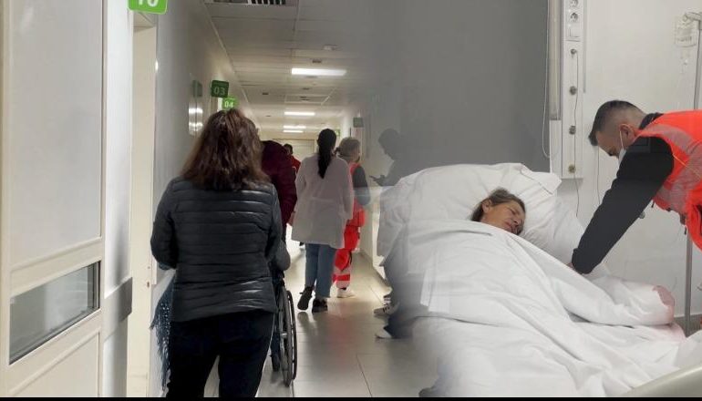 FLUKS NË URGJENCËN E POGRADECIT/ Mbi 130 pacientë në 24 orë! Mjekët: Më të prekur nga gripi e virozat janë fëmijët