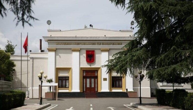 MË 19 JANAR RIKTHEHET PARLAMENTI/ PD mbylli vitin me bojkot, PS me paralajmërime! 2 reforma në vështirësi