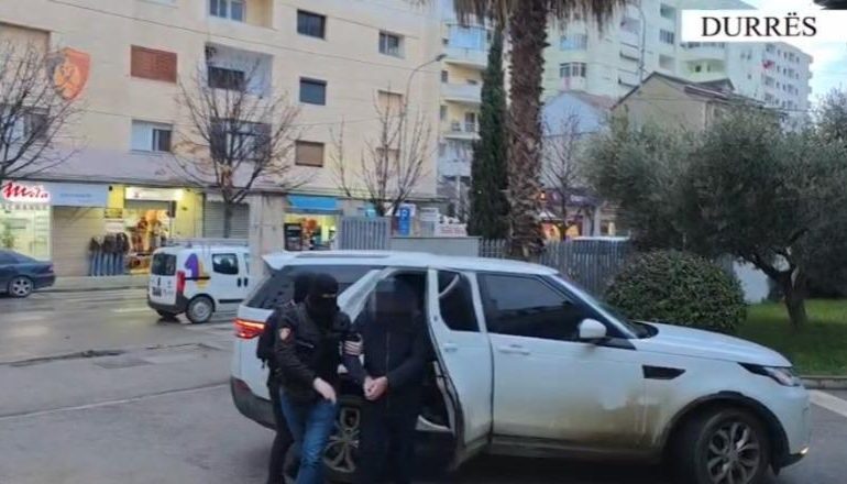 VIDEOLAJM/ Arrestimi i ish-drejtorit të Burgut të Durrësit pas arratisjes së të paraburgosurit Altin Ndoci