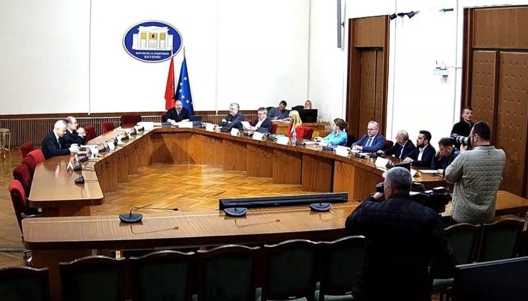BOJKOTI I PD/ PS kërkon të zhbëjë ‘formulën’ për Territorialen: Duam shumicën e anëtarëve dhe drejtimin e Komisionit