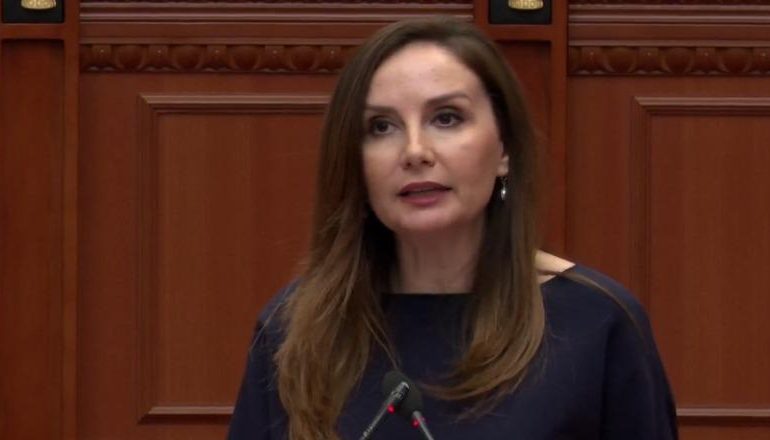 “LIGJIN PENAL E KENI PËRDORUR SI…”/ Tabaku në Kuvend: Të shfuqizohen nenet 119 dhe 120, shpifja dhe fyerja nuk mund të jenë vepra penale