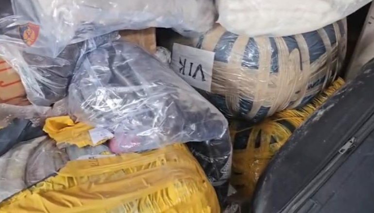 POLICIA AKSION NË TIRANË/ Kontrabandonin veshje luksi nga Turqia dhe Kina e i shisnin pa faturë tatimore, në pranga 3 persona, nën hetim 4 të tjerë