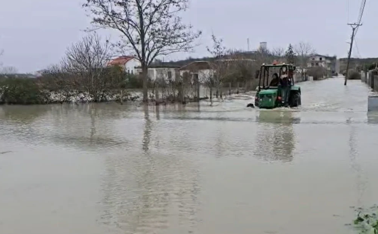 MOTI I KEQ/ Lumi Erzen përmbyt Sukthin dhe Katundin e Ri. 842 banorë të evakuuar dhe 2,500 ha tokë bujqësore nën ujë