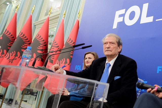“PD NUK I KA ASNJË BORXH”/ Berisha për Salianjin: Nëse vrapon për interesa personale, do përfundosh si…