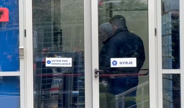 21 JANARI/ Xhaxhai i Aleks Nikës shkon në SPAK, takohet me prokurorin e çështjes