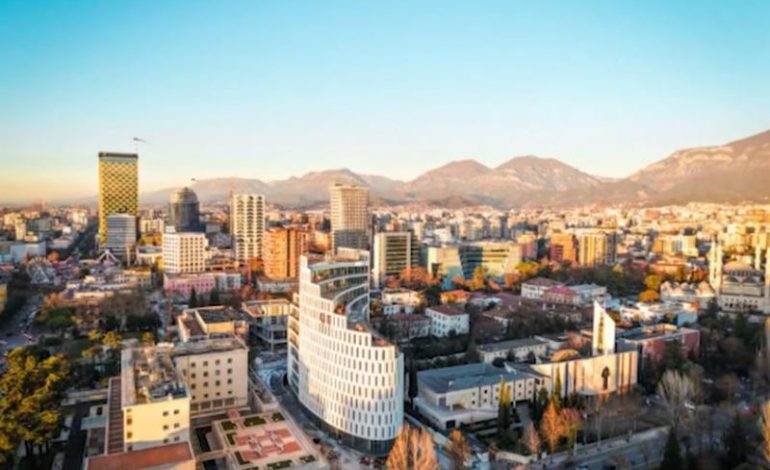 “PËRVEÇ PLAZHEVE TË BUKURA DHE QYTETEVE…”/ The Standard: Shqipëria, destinacioni kryesor evropian për 2026-n