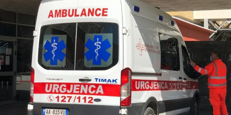 PËRPLASEN DY MAKINA NË RRUGËN “EGNATIA”/ Tre persona përfundojnë në spitalin e Durrësit