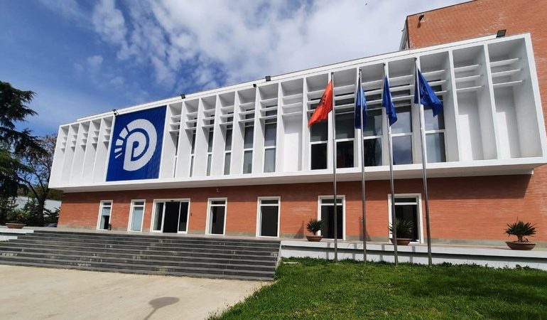 “NDËRPREU MBLEDHJEN E KËSHILLIT TË MANDATEVE PËR BALLUKUN”/ PD kallëzon në SPAK Niko Peleshin