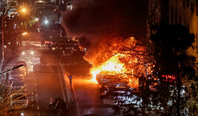 BILANC I FRIKSHËM GJATË PROTESTAVE NË IRAN/ Të paktën 5 mijë persona të vrarë, mes tyre qindra personel sigurie