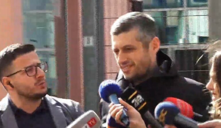 U SHKARKUA ME URDHËR TË ANUELA RISTANIT/ Administrativja kthen në detyrë Sekretarin e Përgjithshëm të Bashkisë Tiranë, Alban Dokushi
