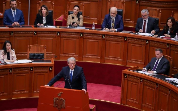 KUVEND/ Berisha sfidon Ramën: Nëse je burrë qëndro në zyrë në datën 24 janar. Po të vjen populli!