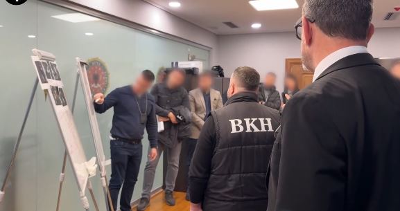MASHTRONIN TË HUAJT/ “Policia, mos lëviz!”, dalin pamjet nga arrestimet në call-centre në Tiranë