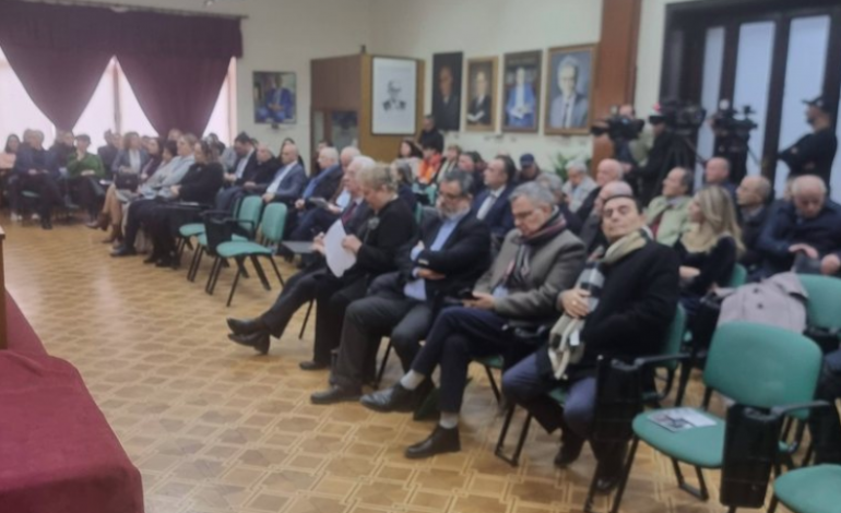KADARE NË KRITIKËN BOTËRORE/ Veprimtari në Akademinë e Shkencave te Shqipërisë