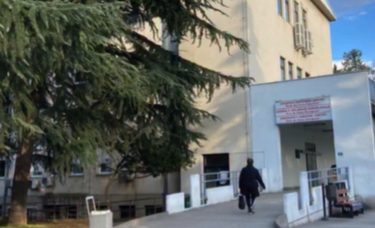 E RËNDË NË SHKUP/ Ndërron jetë fëmija 2 vjeç që u godit nga plumbi natën e Vitit të Ri