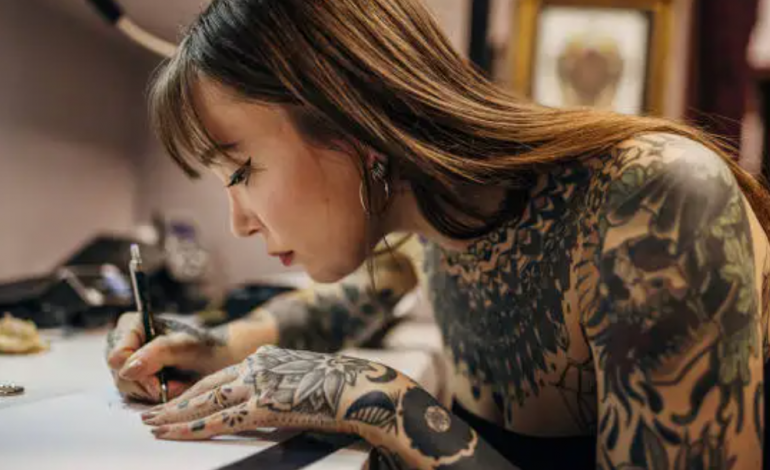 STUDIMI: Tatuazhet mund të tregojnë inteligjencë dhe edukim të lartë