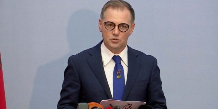LARGOHET NGA DETYRA DREJTORI I PËRGJITHSHËM I DOGANAVE, GENTI GAZHELI/ Ja kush e zëvendëson (EMRI)