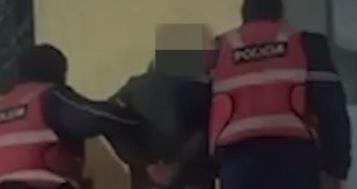 E PËSOJNË KEQ/ Po shisnin kanabis, policia arreston në flagrancë dy të rinjtë në Kukës (EMRAT)