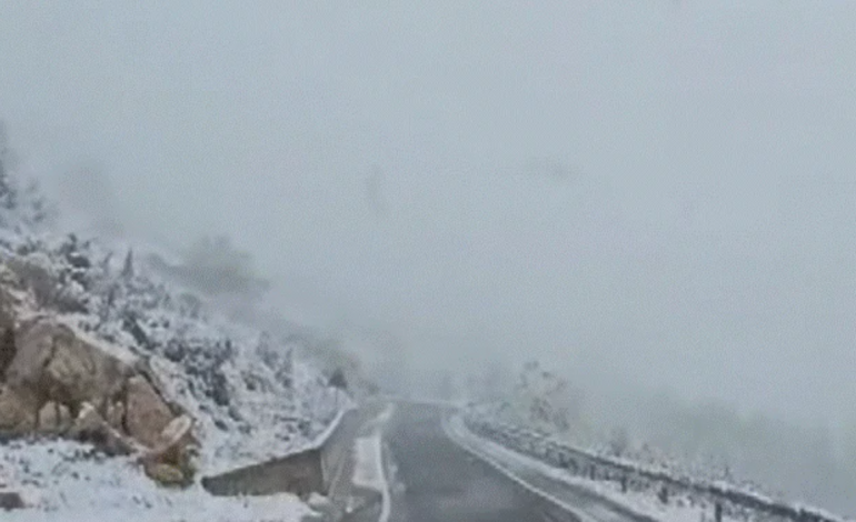 NISIN RESHJET E BORËS NË QARKUN E KUKËSIT/ Temperaturat zbresin deri në –16°C, autoritetet i bëjnë thirrje shoferëve për kujdes