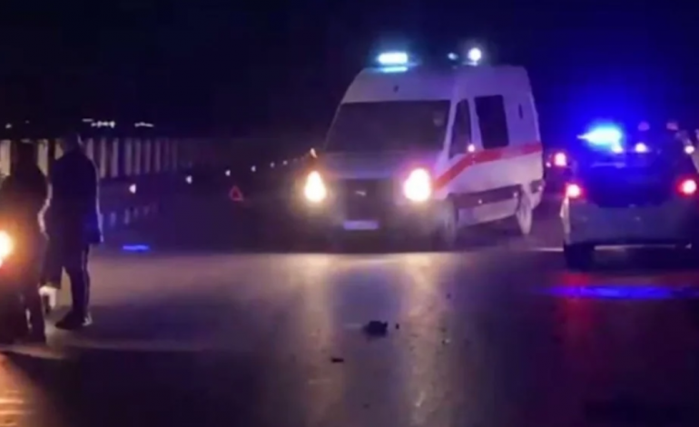 AKSIDENT NË DURRËS/ I riu përplas keq këmbësorin, gjendja shëndetësore e tij…