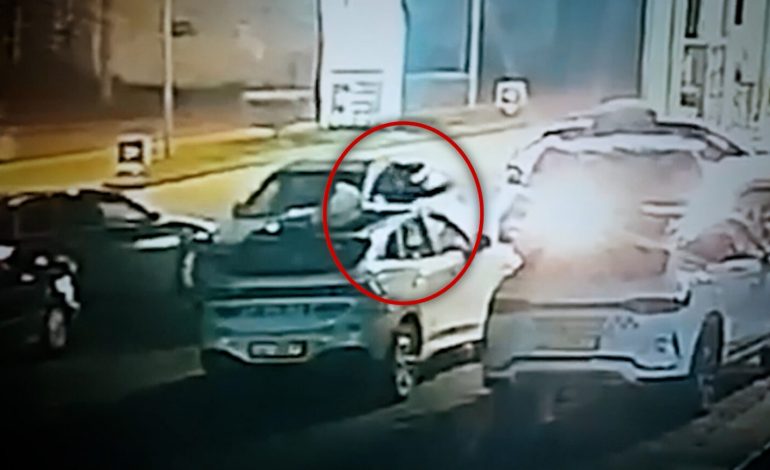 “ORTAKU QË U KTHYE NË ARMIK”/ Zbardhet sherri i Mond Mëhallës me ish-partnerin në biznes! Si u pikas “Audi” i zi i autorëve