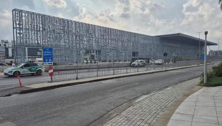 MOTI NDIKON FLUTURIMET/ TIA: Aeroporti në punë, por mund të ketë vonesa