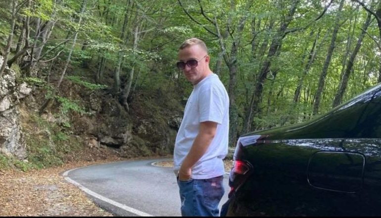 AKSIDENTI TRAGJIK ME 3 VIKTIMA NË TEPELENË/ Del foto e 27-vjeçarit, i riu djali i shefit të komisariatit