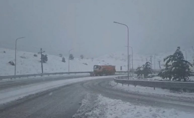 RESHJET E SHIUT I LËNË VENDIN DËBORËS/ Zbardhet qarku i Korçës. Lumi Devoll del nga shtrati