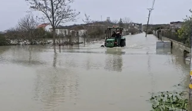 MOTI I KEQ NË QARKUN E DURRËSIT/ Gjithsej 848 banorë të evakuuar. 2800 ha tokë në Sukth ende të përmbytura