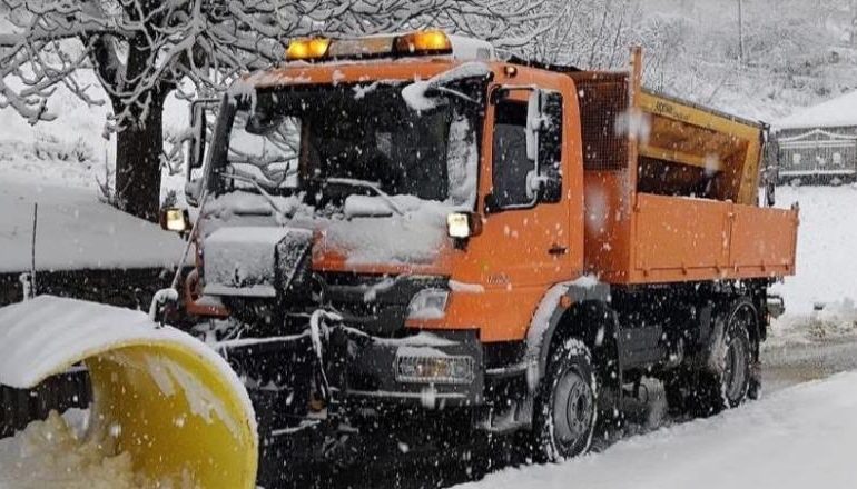 MOTI I KEQ/ Rama ndan fotot: Vijon puna për përballimin e situatës së krijuar