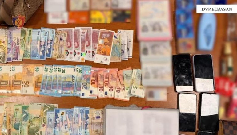 E PËSOJNË KEQ/ Ushtronin prostitucion në 2 banesa në Elbasan, arrestohen 3 vajza nga Kolumbia! Nën hetim pronarja e apartamenteve