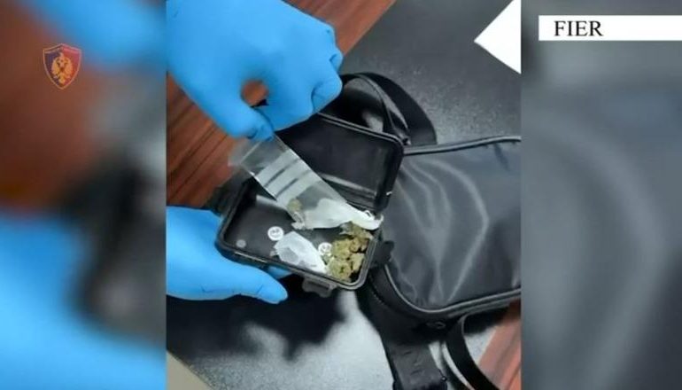SHISTE KANABIS TË NDARË ME DOZA NË FIER/ Arrestohet 31-vjeçari! Gjykata e lë në burg (EMRI)