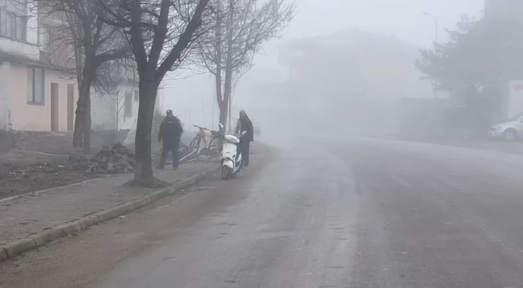 PAMJET/ Mjegulla e dendur në aksin Korçë-Pogradec, autoritetet apelojnë kujdes në qarkullim