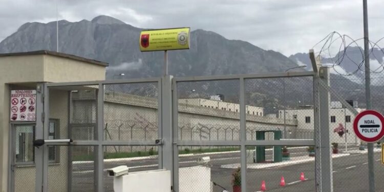 NËN MASA TË RREPTA SIGURIE/ 90 të dënuar me rrezikshmëri të lartë transferohen sot drejt burgut të Peqinit