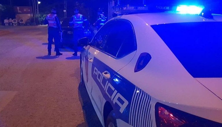OPERACION ANTI-DROGË NË LEZHË/ Zbulohet magazina e kanabisit! Disa persona nën pranga, sekuestrohen 1 mijë rrënjë të bimës narkotike