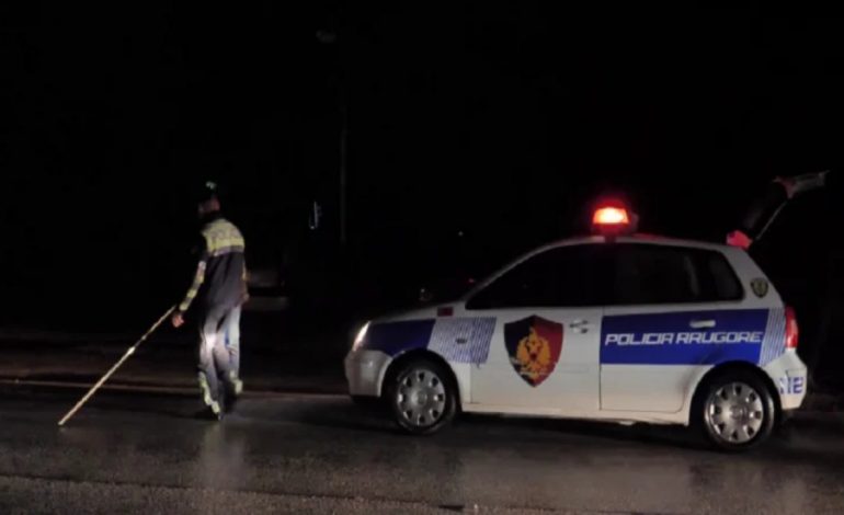 AKSIDENT I RËNDË NË DURRËS/ Shoferi përplas me makinë 49-vjeçaren