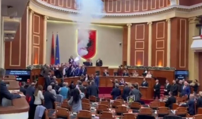U PËRJASHTUA NGA KUVENDI/ Shqyrtohet sot ankimi i demokratëve, kërkojnë mbledhje me prezencë të kamerave