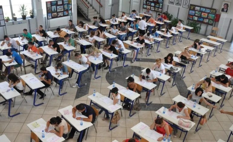 NDRYSHOJNË RREGULLAT E MATURËS SHTETËRORE/ Nga kontrollet e rrepta, tek masat për të shmangur rrjedhjen e tezave
