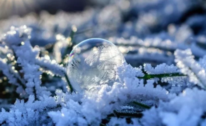 BORË E NGRICA NË ELBASAN/ Temperaturat zbresin në -15°C, disa zona pa energji elektrike
