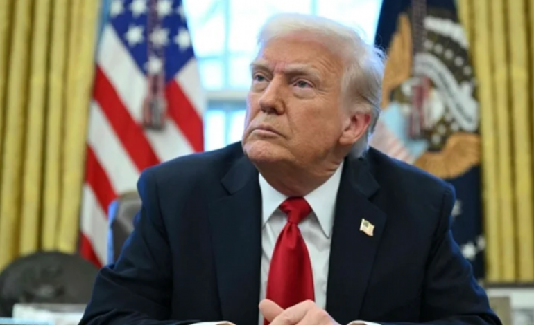 DHJETËRA VIKTIMA NGA PROTESTA/ “Zyrtarët po diskutojnë skenarët e sulmeve ajrore”, Trump: SHBA, gati të ndihmojë iranianët