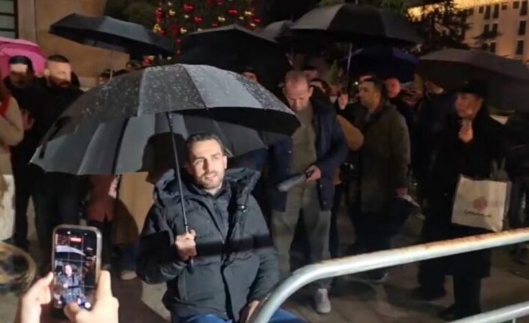 DEKLARATA E FORTË E LAPAJT: Ka njerëz që jetojnë jashtë shtetit dhe marrin pagën në Shqipëri nga administrata